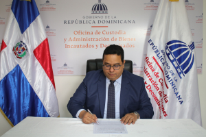 DIRECTOR DE  OCABID FIRMA DECLARACI&Oacute;N INSTITUCIONAL  DE COMPROMISO DE M&Aacute;XIMA AUTORIDAD